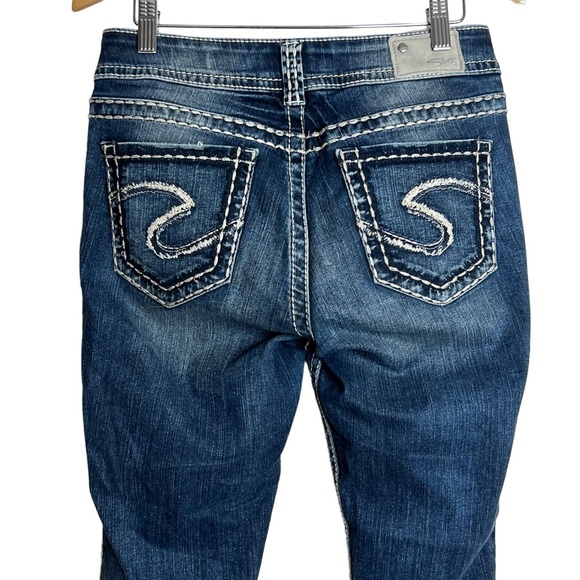 SILVER SUKI MID CAPRI FLUID DARK WASH DENIM JEANS SIZE 27 - Picture 7 of 10